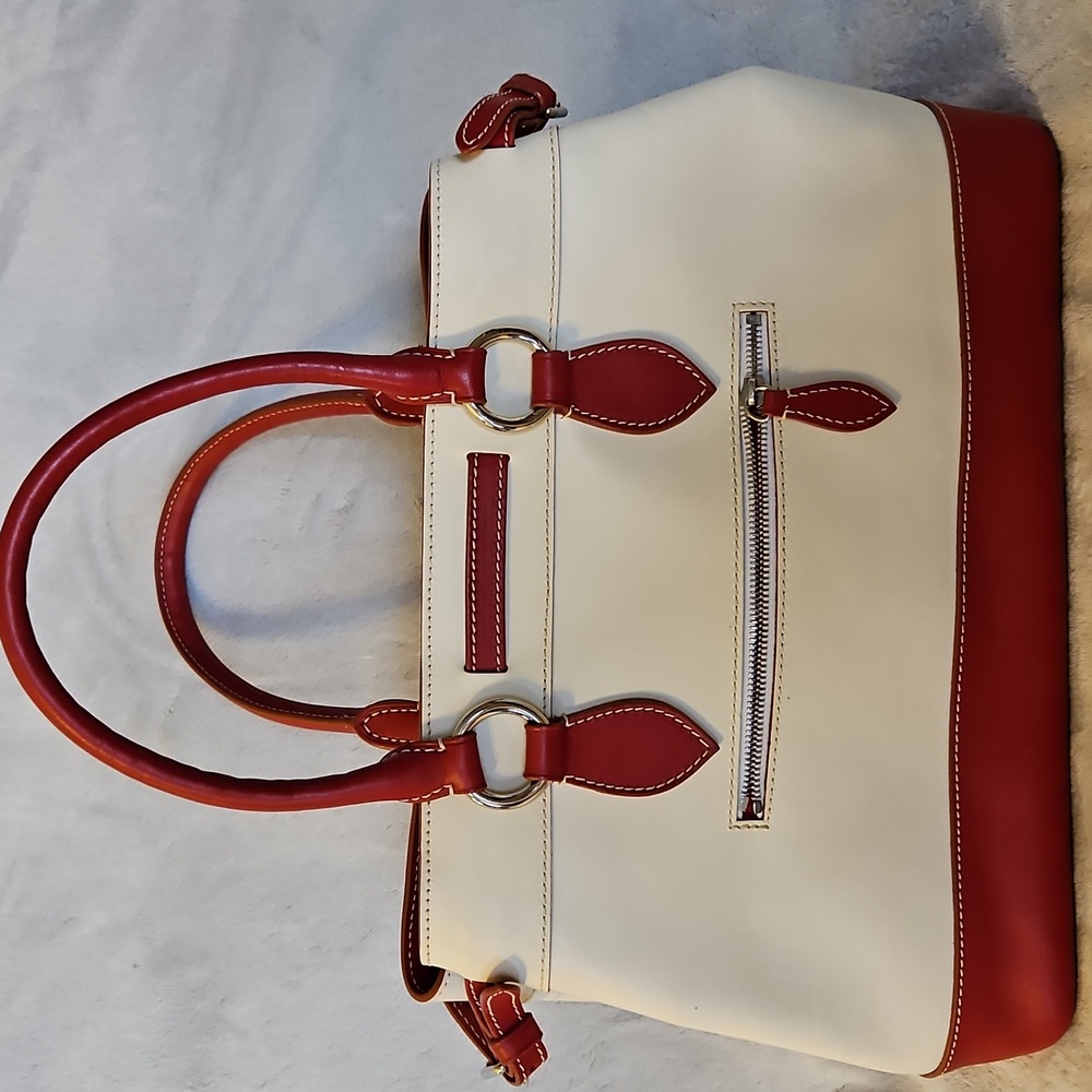 Alto Dooney & Bourke Satchel - Picture 2 of 14